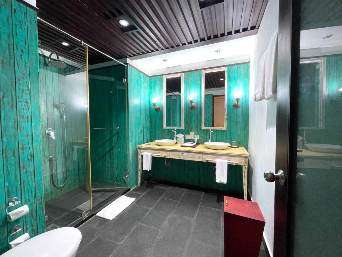 Plumeria Lake Resort & Spa Vayalār Extérieur photo